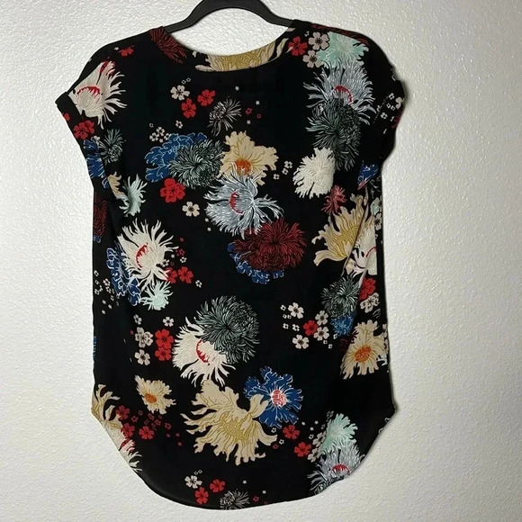 Philosophy Short Sleeve Floral Top - Picture 8 of 9